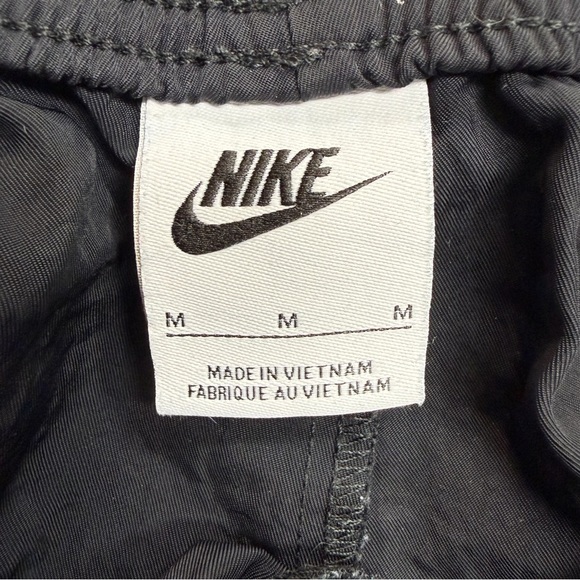 Like New Nike Athletic Running Hiking Shorts Size M - Picture 3 of 3